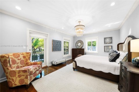 House in Coral Gables, Florida 6 bedrooms, 692.21 sq.m. № 1705398 - photo 26