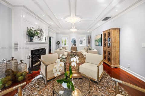 House in Coral Gables, Florida 6 bedrooms, 692.21 sq.m. № 1705398 - photo 12