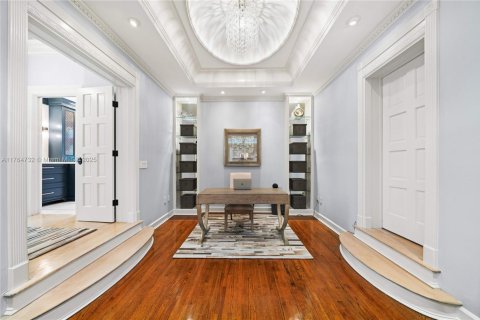 House in Coral Gables, Florida 6 bedrooms, 692.21 sq.m. № 1705398 - photo 25