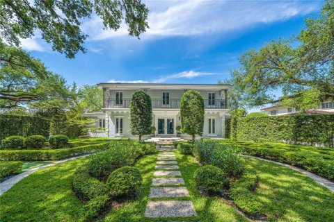 House in Coral Gables, Florida 6 bedrooms, 692.21 sq.m. № 1705398 - photo 4