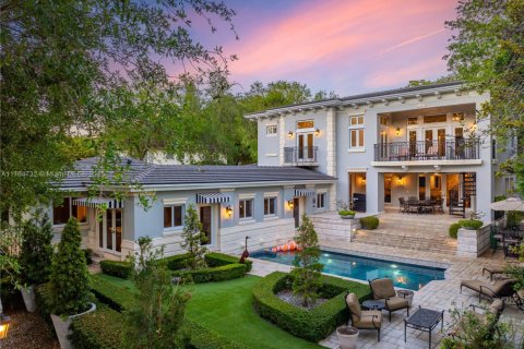 House in Coral Gables, Florida 6 bedrooms, 692.21 sq.m. № 1705398 - photo 3