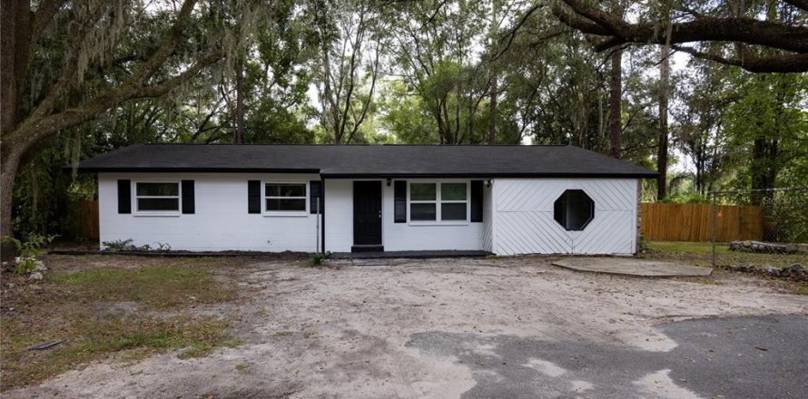 House in Waldo, Florida 4 bedrooms, 153.66 sq.m. № 2142012