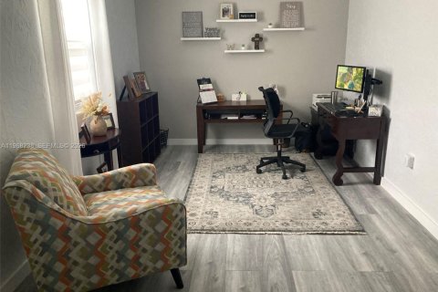 Casa en venta en Miami, Florida, 3 dormitorios, 96.53 m2 № 2029404 - foto 4