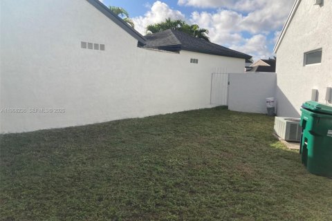 Casa en venta en Miami, Florida, 3 dormitorios, 96.53 m2 № 2029404 - foto 14