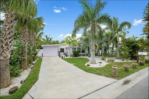 Casa en venta en Indian Rocks Beach, Florida, 3 dormitorios, 101.73 m2 № 1740589 - foto 1
