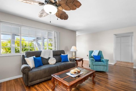 Casa en venta en Sun City Center, Florida, 2 dormitorios, 142.42 m2 № 1773792 - foto 7