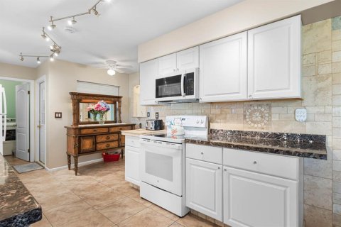 Casa en venta en Sun City Center, Florida, 2 dormitorios, 142.42 m2 № 1773792 - foto 12