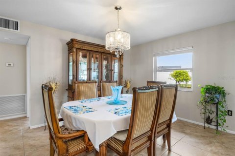 Casa en venta en Sun City Center, Florida, 2 dormitorios, 142.42 m2 № 1773792 - foto 13