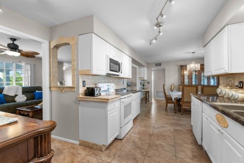 Casa en venta en Sun City Center, Florida, 2 dormitorios, 142.42 m2 № 1773792 - foto 9