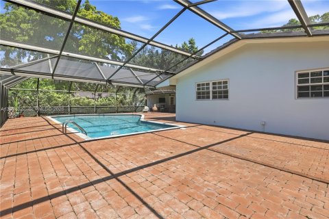 House in Miami Lakes, Florida 4 bedrooms, 180.51 sq.m. № 2392687 - photo 29