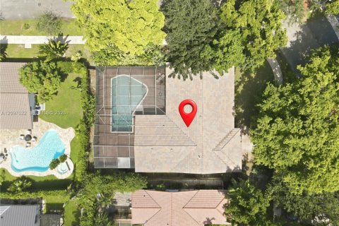House in Miami Lakes, Florida 4 bedrooms, 180.51 sq.m. № 2392687 - photo 24