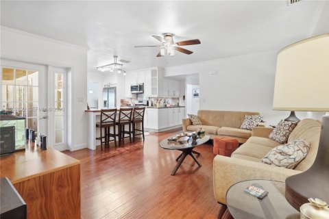 House in Miami Lakes, Florida 4 bedrooms, 180.51 sq.m. № 2392687 - photo 12