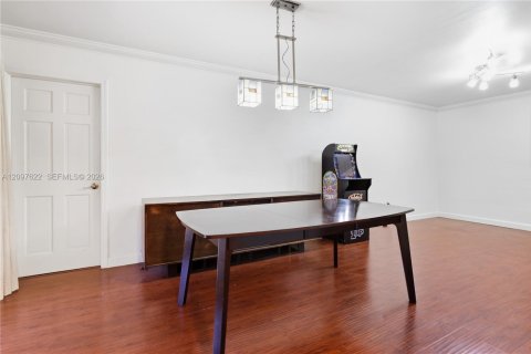 House in Miami Lakes, Florida 4 bedrooms, 180.51 sq.m. № 2392687 - photo 5