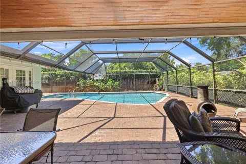 House in Miami Lakes, Florida 4 bedrooms, 180.51 sq.m. № 2392687 - photo 26