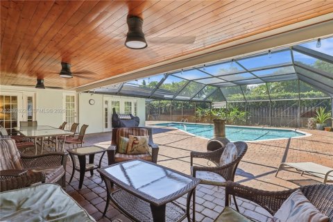 House in Miami Lakes, Florida 4 bedrooms, 180.51 sq.m. № 2392687 - photo 27