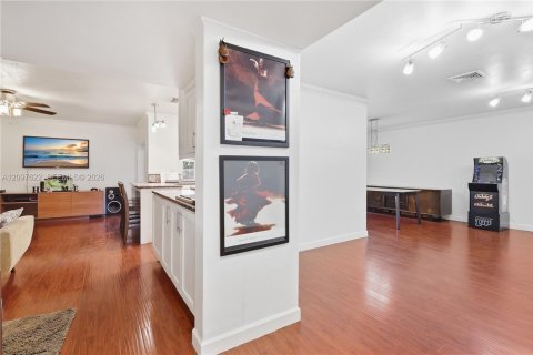 House in Miami Lakes, Florida 4 bedrooms, 180.51 sq.m. № 2392687 - photo 3