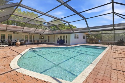 House in Miami Lakes, Florida 4 bedrooms, 180.51 sq.m. № 2392687 - photo 28