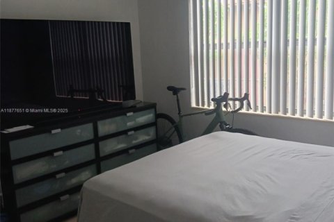Villa ou maison à louer à Miami, Floride: 2 chambres, 171.68 m2 № 1943822 - photo 16