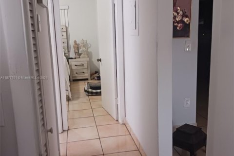 Villa ou maison à louer à Miami, Floride: 2 chambres, 171.68 m2 № 1943822 - photo 11