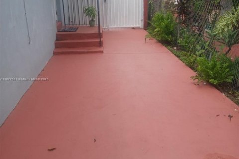 Villa ou maison à louer à Miami, Floride: 2 chambres, 171.68 m2 № 1943822 - photo 3