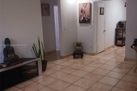 Villa ou maison à louer à Miami, Floride: 2 chambres, 171.68 m2 № 1943822 - photo 8