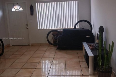 Villa ou maison à louer à Miami, Floride: 2 chambres, 171.68 m2 № 1943822 - photo 6