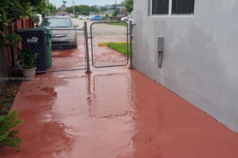 Villa ou maison à louer à Miami, Floride: 2 chambres, 171.68 m2 № 1943822 - photo 18