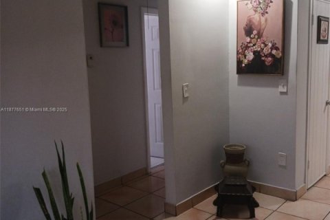 Villa ou maison à louer à Miami, Floride: 2 chambres, 171.68 m2 № 1943822 - photo 7