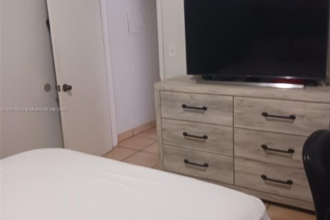 Villa ou maison à louer à Miami, Floride: 2 chambres, 171.68 m2 № 1943822 - photo 13