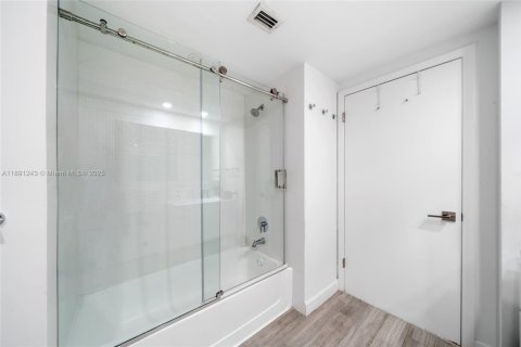 Condo in Aventura, Florida, 3 bedrooms in LANDMARK  № 1944109 - photo 15