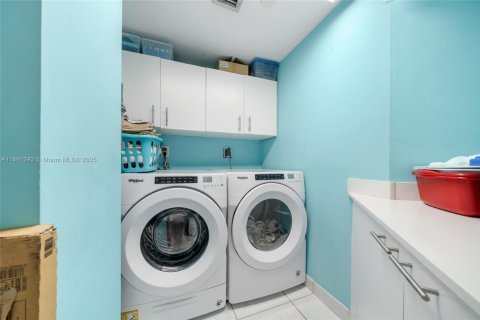 Condo in Aventura, Florida, 3 bedrooms in LANDMARK  № 1944109 - photo 24