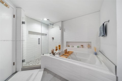 Condo in Aventura, Florida, 3 bedrooms in LANDMARK  № 1944109 - photo 11