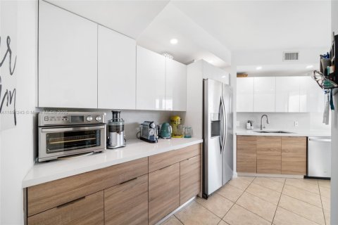 Condo in Aventura, Florida, 3 bedrooms in LANDMARK  № 1944109 - photo 2