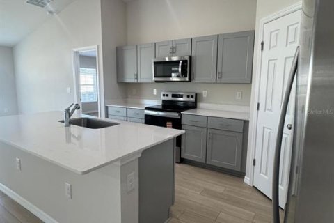 House in Haines City, Florida 4 bedrooms, 171.87 sq.m. № 2205071 - photo 10