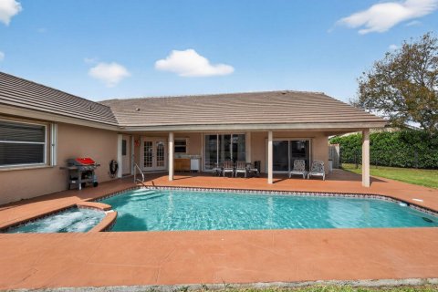 House in Boca Raton, Florida 4 bedrooms, 214.42 sq.m. № 2241307 - photo 24