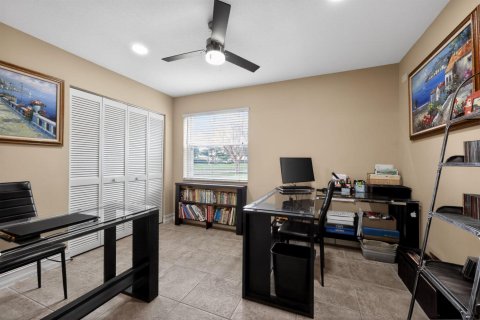 House in Boca Raton, Florida 4 bedrooms, 214.42 sq.m. № 2241307 - photo 21