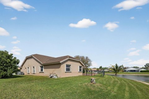 House in Boca Raton, Florida 4 bedrooms, 214.42 sq.m. № 2241307 - photo 28