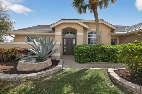 House in Boca Raton, Florida 4 bedrooms, 214.42 sq.m. № 2241307