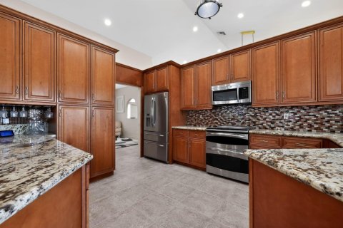 House in Boca Raton, Florida 4 bedrooms, 214.42 sq.m. № 2241307 - photo 10