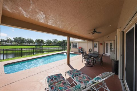 House in Boca Raton, Florida 4 bedrooms, 214.42 sq.m. № 2241307 - photo 26