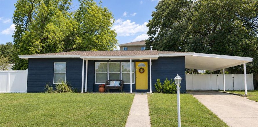 House in Deltona, Florida 3 bedrooms, 90.12 sq.m. № 2325138