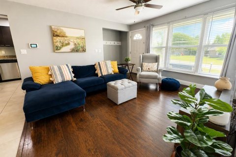 House in Deltona, Florida 3 bedrooms, 90.12 sq.m. № 2325138 - photo 5