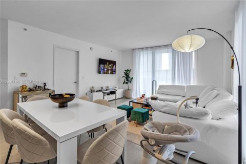 House in Miami, Florida 2 bedrooms, 94.39 sq.m. № 2065357 - photo 4