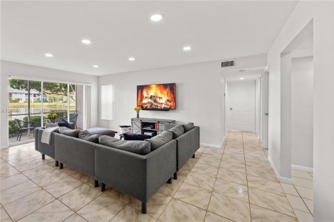 Condo in Delray Beach, Florida, 2 bedrooms № 2031835 - photo 3