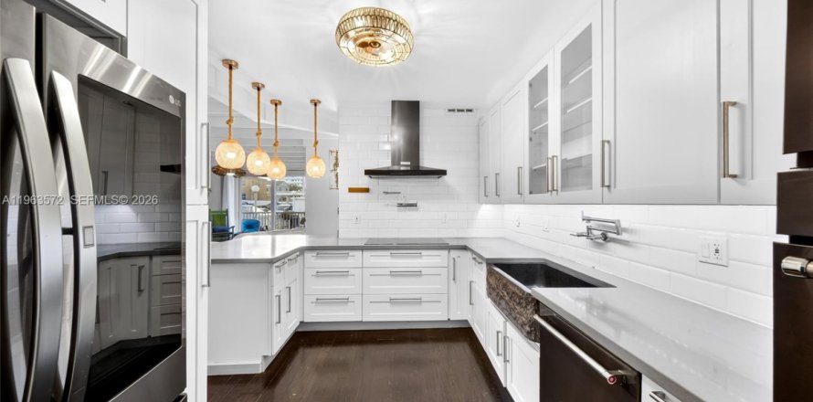 Кондоминиум с 2 спальнями в Холливуд, Флорида № 2031398