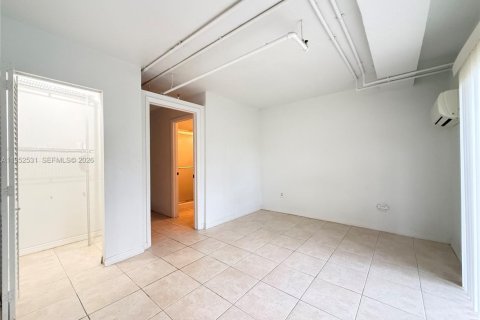 Снять в аренду кондоминиум в Майами, Флорида 3 спальни, 117.99м2, № 2006710 - фото 13