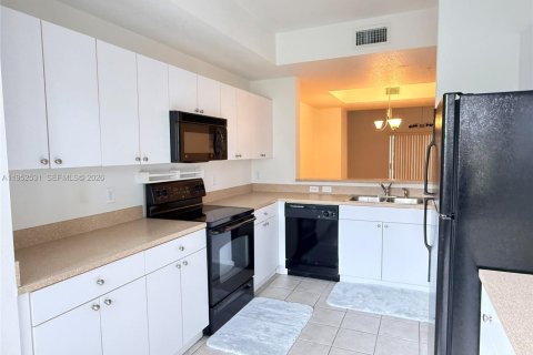 Снять в аренду кондоминиум в Майами, Флорида 3 спальни, 117.99м2, № 2006710 - фото 6