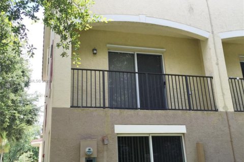 Снять в аренду кондоминиум в Майами, Флорида 3 спальни, 117.99м2, № 2006710 - фото 18