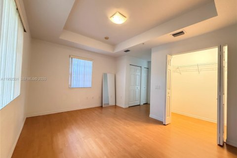 Снять в аренду кондоминиум в Майами, Флорида 3 спальни, 117.99м2, № 2006710 - фото 10