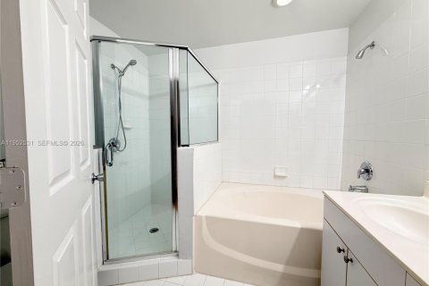 Снять в аренду кондоминиум в Майами, Флорида 3 спальни, 117.99м2, № 2006710 - фото 3